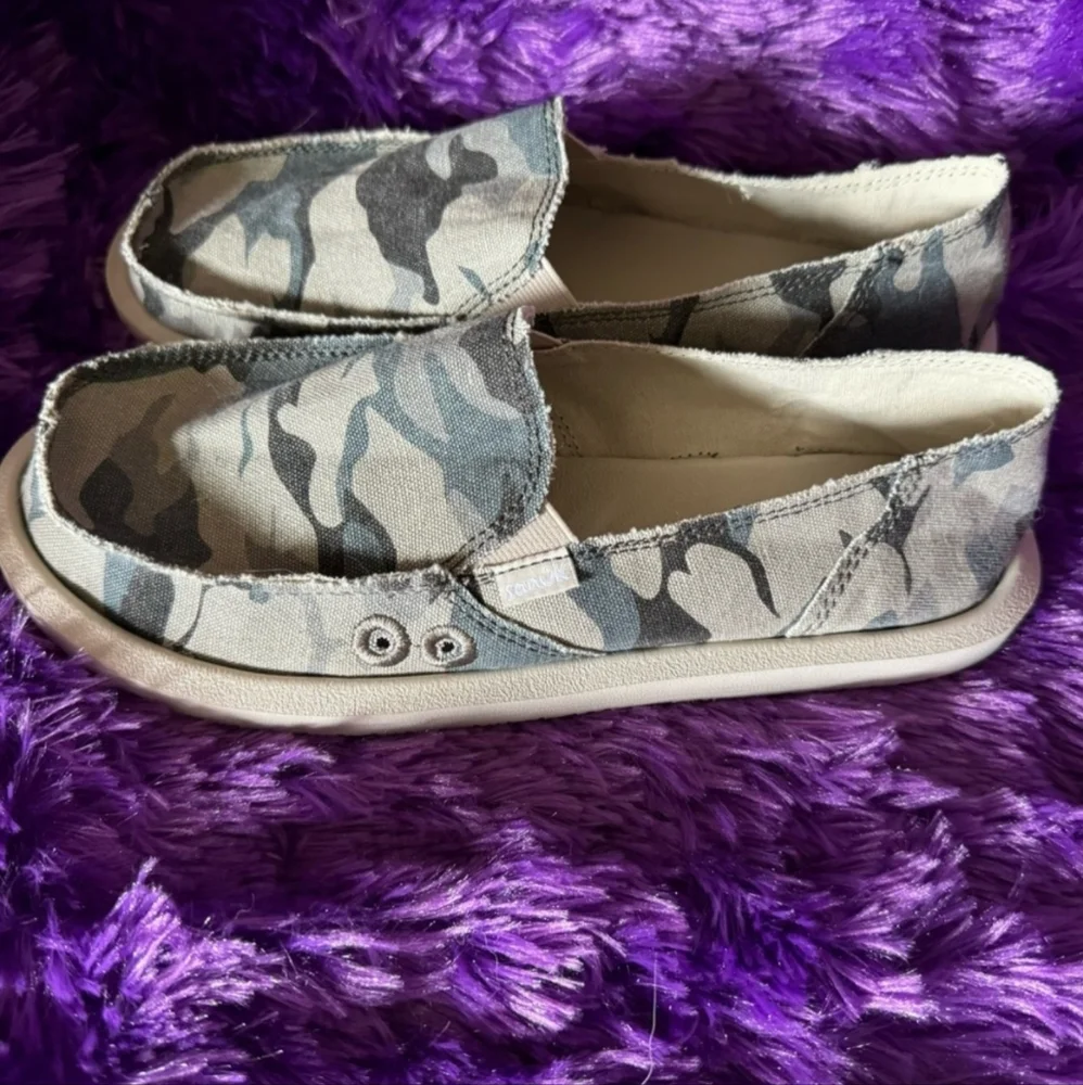 Sanuk Donna Camo Slip-Ons - Picture 2 of 7